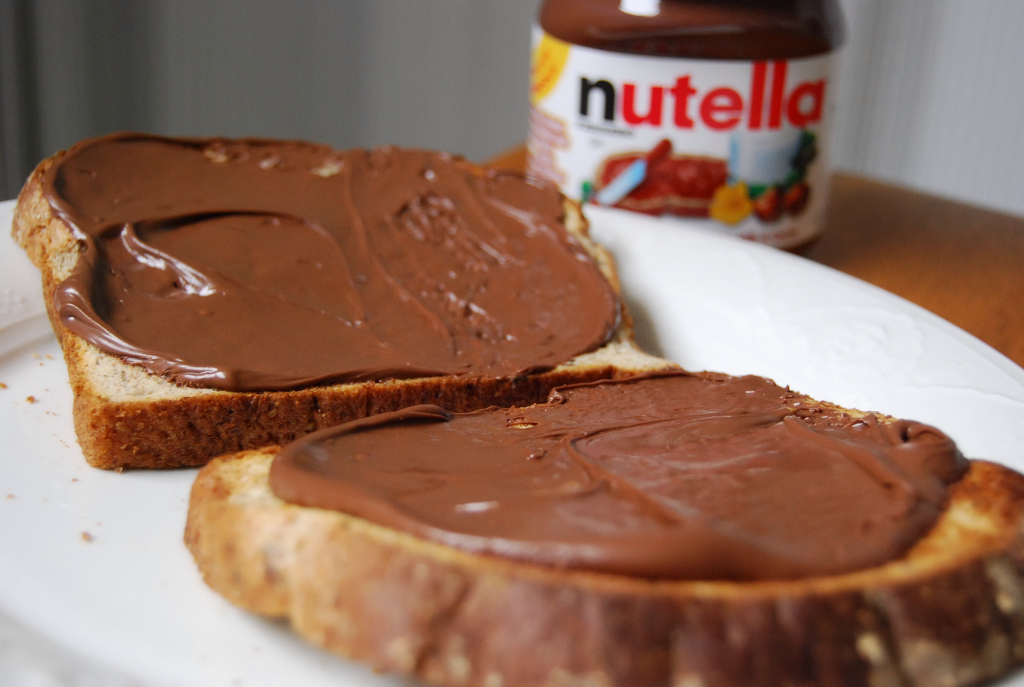 Nutella_for_breakfast_-_Flickr_-_love.jsc_.jpg