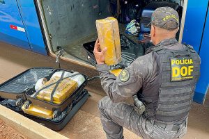 Adolescentes são detidos com malas lotadas de maconha em ônibus