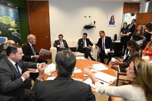 Bancada federal recebe de Marçal pedido de emendas para asfalto e saúde