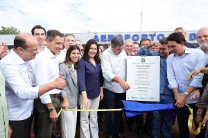 Barbosinha comemora entrega oficial da pista do aeroporto em Dourados