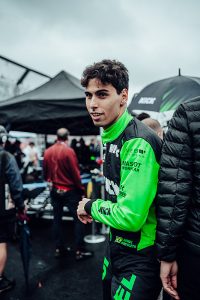 Bortoleto abandona GP da Austrália após acidente na chuva; Norris vence