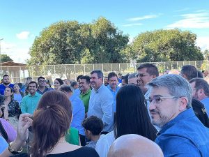 Riedel encerra agenda em Dourados entregando campo e anunciando obras