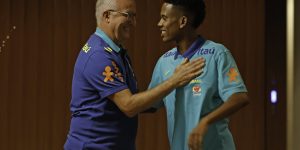 dorival_recebe_estevao_bsb_2025_eliminatorias.jpg