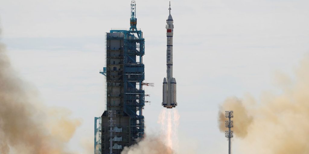 2021-06-17t013214z_1932877738_rc212o9inubl_rtrmadp_3_space-exploration-china-shenzhou.jpg