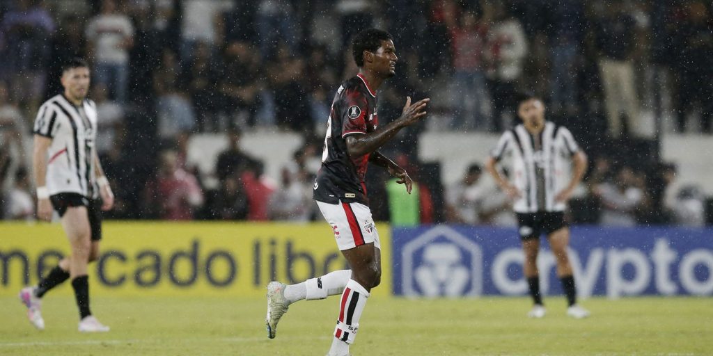 2025-04-24t015314z_402141882_up1el4o058pno_rtrmadp_3_soccer-libertadores-lib-sao-report.jpg