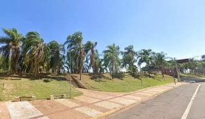 Homem é encontrado ensanguentado e com tiro no pescoço na Orla Ferroviária