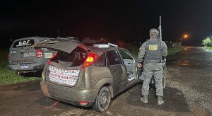 Homem é preso com cigarros e pneus contrabandeados do Pararguai na MS-164