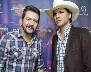 Show da dupla Jads e Jadson encerra a noite deste sábado na Festa da Páscoa