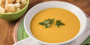 Sopa Cremosa de Abóbora com Gengibre: aconchego para as noites mais amenas
