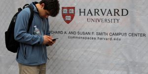 2018-08-30t195950z_1_lynxnpee7t1ie_rtroptp_4_eua-harvard-discriminacao.jpg