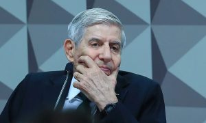 Moraes pede comprovação do histórico clínico de Augusto Heleno