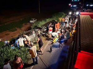 Acidente envolvendo carro que saiu de Dourados deixa 3 pessoas gravemente feridas