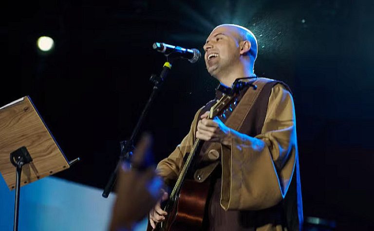 Celebração dos 90 anos da Catedral tem show de Frei Gilson na Vila São Pedro