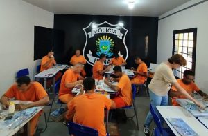 Cursos de artesanato abrem novas oportunidades para reeducandos da Capital