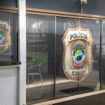 Idoso cai de moto no Centro de Dourados, oferece móveis a policiais e é preso em flagrante