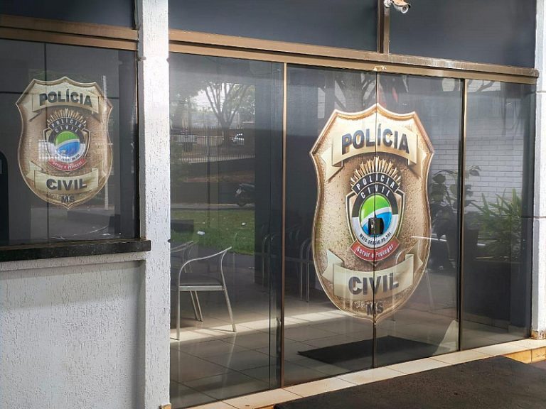 Idoso cai de moto no Centro de Dourados, oferece móveis a policiais e é preso em flagrante