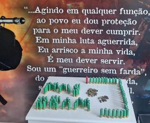 Investigado por violência doméstica é alvo de mandado e polícia apreende munições