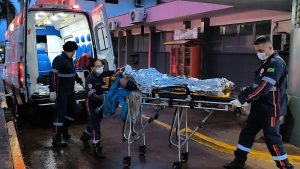 Motociclista de 62 anos fica em estado grave após colisão com caminhonete no Jardim Guaicurus