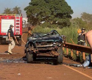 Mulher morre e outras 2 pessoas ficam feridas em acidente com 3 carros em MS