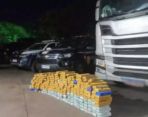 Carreta é apreendida com 250 quilos de maconha em Três Lagoas