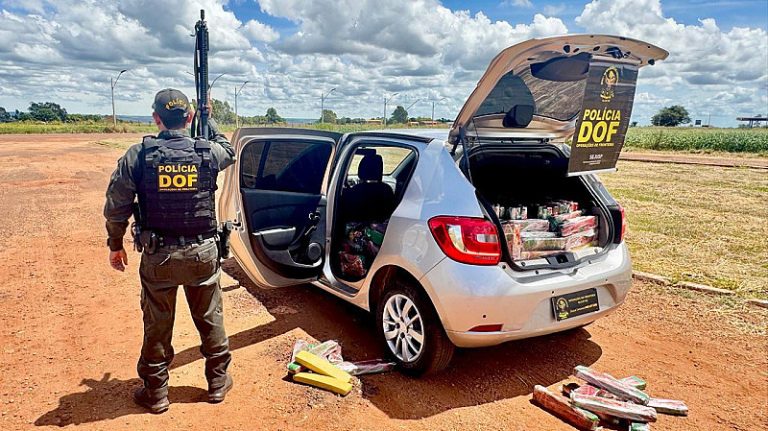 Carro com problemas mecânico é abandonado com 565 quilos de maconha na fronteira