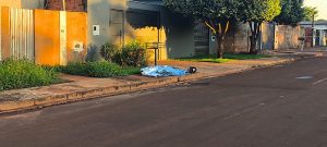 Homem é assassinado a tiros no Jardim Carisma; autor estava em uma moto