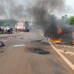 Motorista perde controle do carro, colide com outro e veículo pega fogo em Dourados