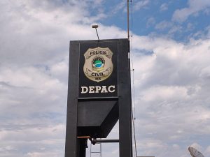 Mulher tem moto furtada após estacioná-la em mercado em Dourados