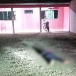 Pistoleiros executam homens que conversavam dentro de carro na fronteira