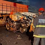 Batida entre carro e carreta mata 3 pessoas e deixa uma ferida na BR-267