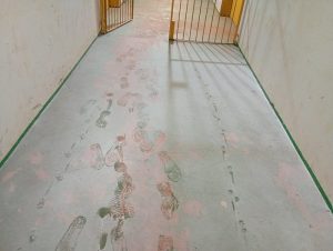 Douradão é alvo de vândados que danificam extintores e deixam rastros de destruição