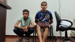 Dupla é presa após furtar motocicleta em estacionamento de mercado em Dourados