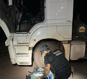 Homem é preso com 69 quilos de cocaína em caminhão com carga de minério