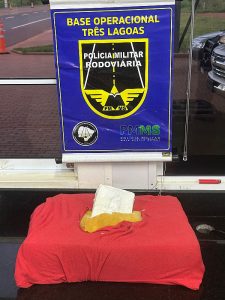 Passageiro é preso com 1 quilo de cocaína escondido em travesseiro