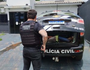 Polícia prende homem acusado de estuprar a própria irmã de 15 anos em aldeia