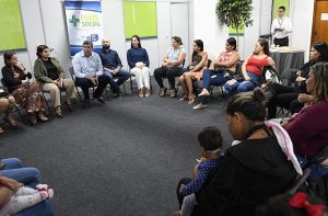 Programa que paga cuidador para mães solo abre pré-cadastro online