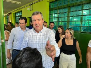 Riedel destaca investimento em educação e confirma pré-candidatura à reeleição