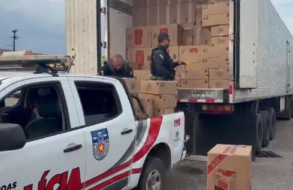 operacao-conjunta-apreende-12-milhoes-de-cigarros-contrabandeados-do-paraguai-no-interior-de-alagoas.jpeg
