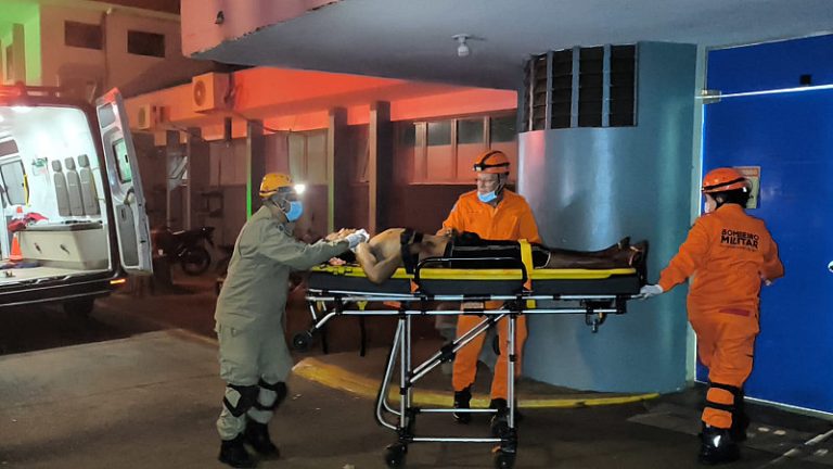 Briga termina com rapaz morto com golpe de tesoura no pescoço em Dourados