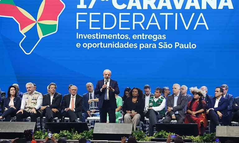 Lula questiona BC sobre corte da Selic: "esperava pelo menos 0,5%"