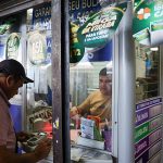 Mega-Sena acumula e prêmio principal vai para R$ 17 milhões