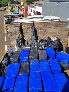 PRF apreende 3,5 toneladas de maconha, armas e munições entre MS e PR
