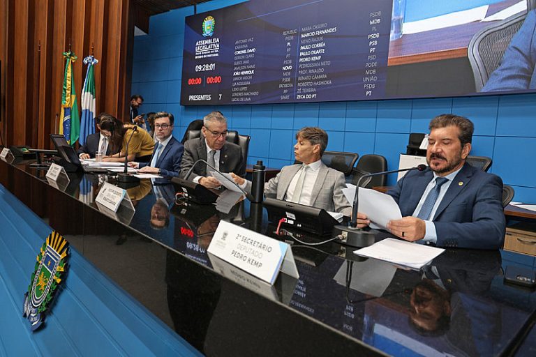 Parlamentares defendem instalação de câmeras para minimizar crimes em âmbito escolar