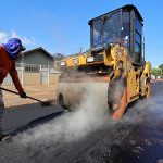 Recapeamento avança na Mozart Calheiros e mobilidade no Água Boa