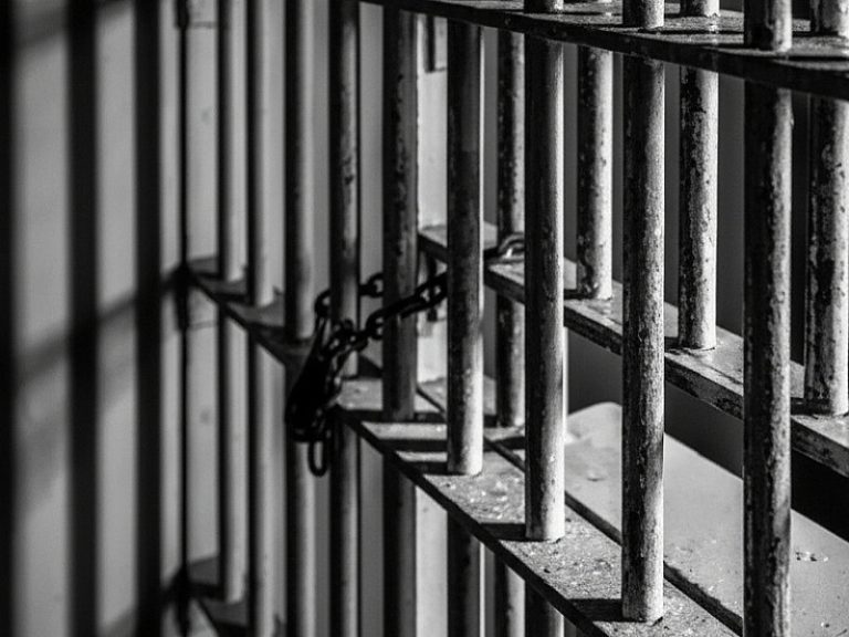 Réu é condenado a 32 anos de prisão por homicídio brutal em aldeia de MS