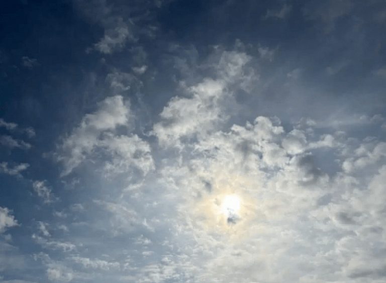 Sábado com sol, aumento de nuvens e pancadas de chuva em Dourados