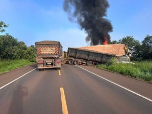 VÍDEO: Delegado salva motorista de carreta em chamas em rodovia de MS